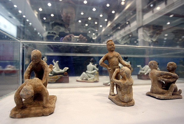 Эротические статуэтки на выставке в Ханчжоу Фото: Shi Peng / ChinaFotoPress / Zuma /Global Look